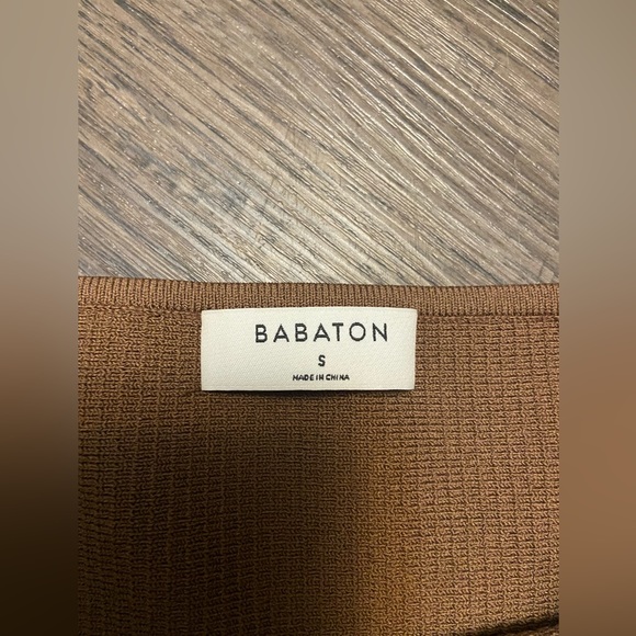 BNWOT Aritizia Babaton Sculpt Knit - size small - Picture 2 of 4